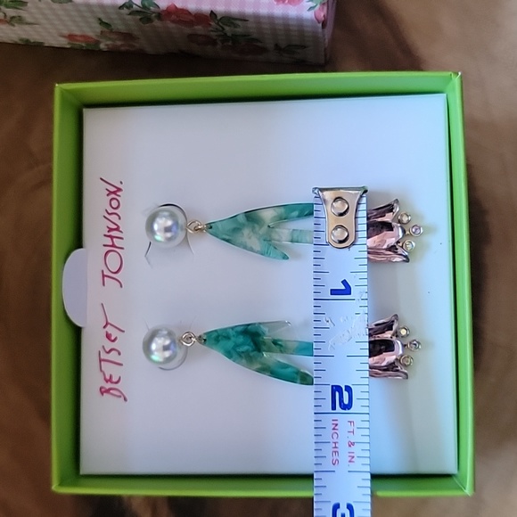 BETSEY JOHNSON TULIP DROP EARRINGS - Picture 6 of 6